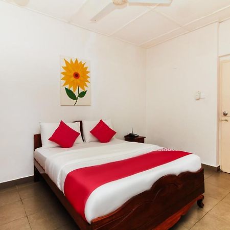 Sea View Hotel Colombo Buitenkant foto