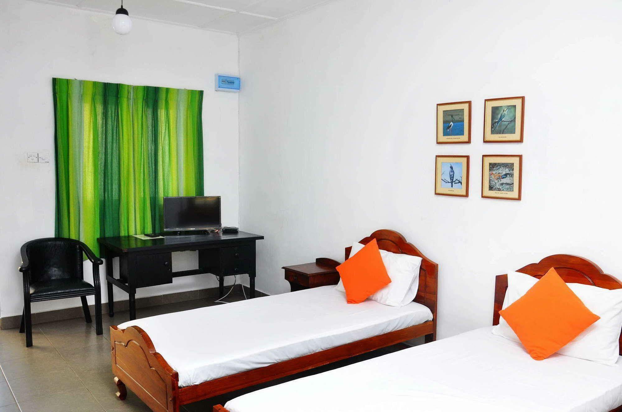Sea View Hotel Colombo Buitenkant foto
